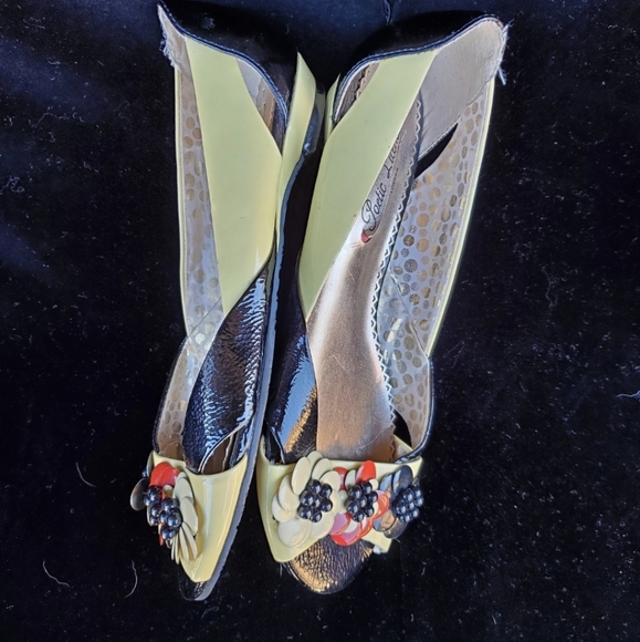 Poetic License London Open Toed Retro Design Leather Flowered Flats. - Picture 10 of 16